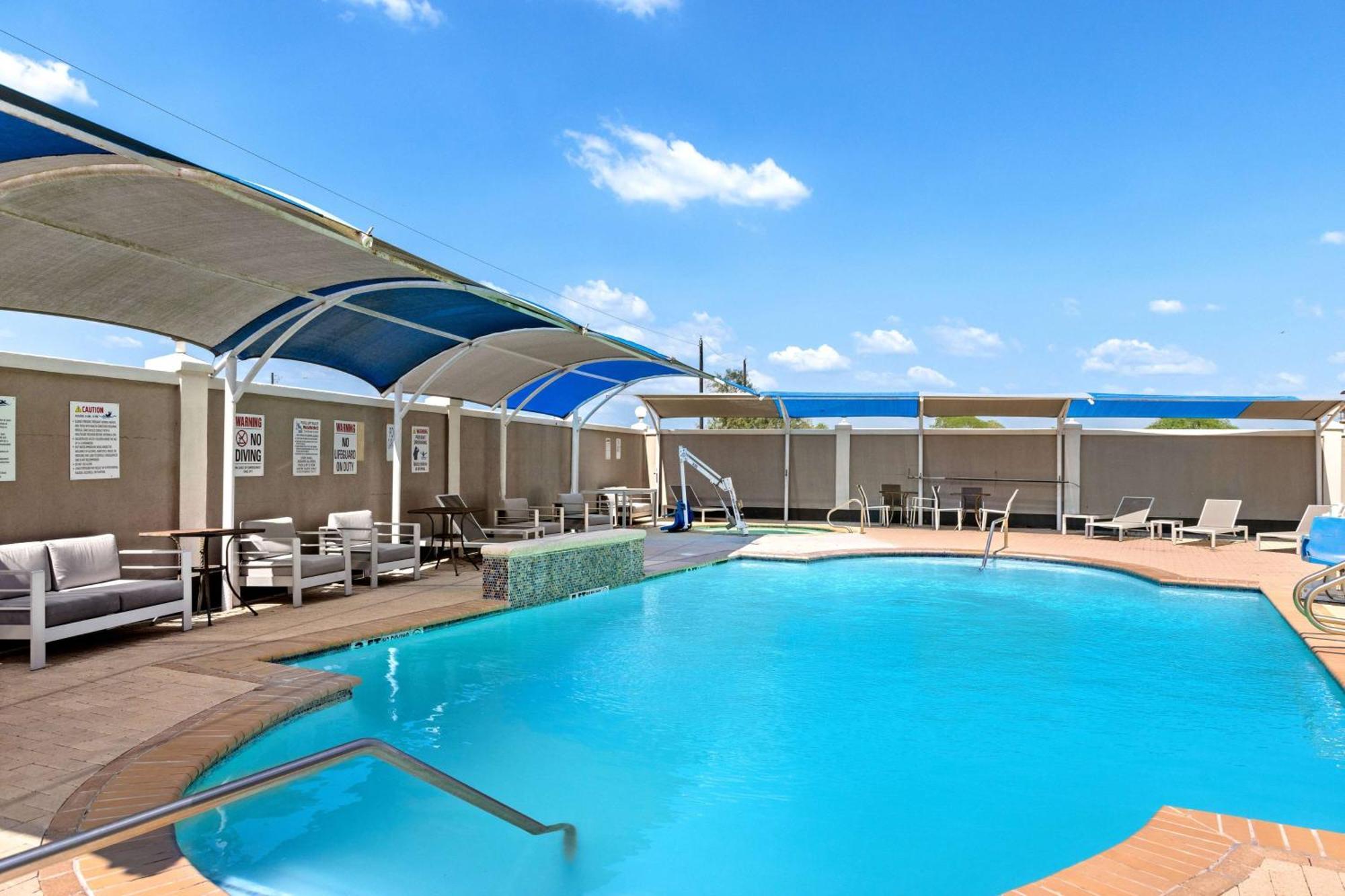 La Quinta Inn Suites By Wyndham Raymondville Harlingen Екстериор снимка